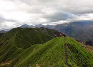 Rangers-patrolling-route-in-Mount-Iglit-Baco-Natural-Park