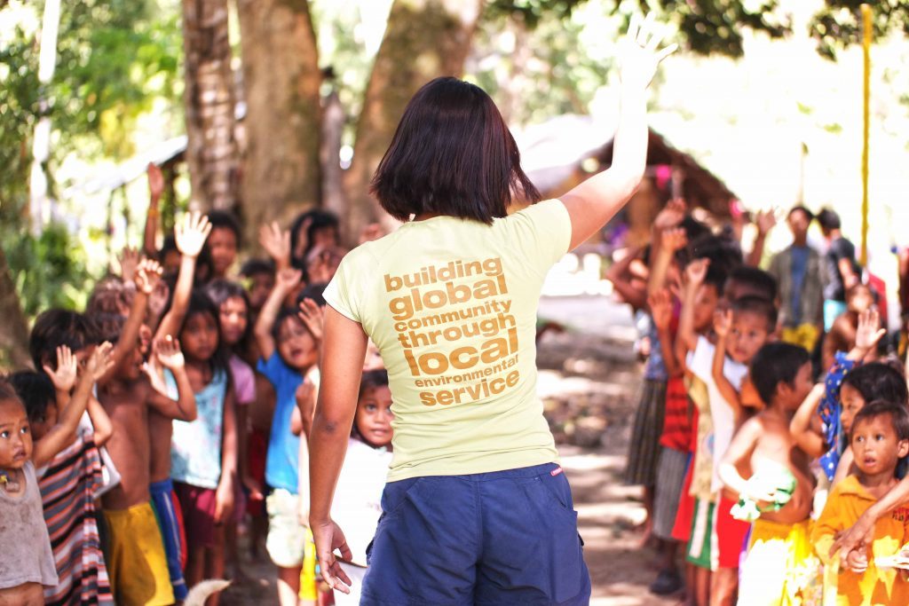 Speaking to Batak kids. (Photo by Jessa Garibay)