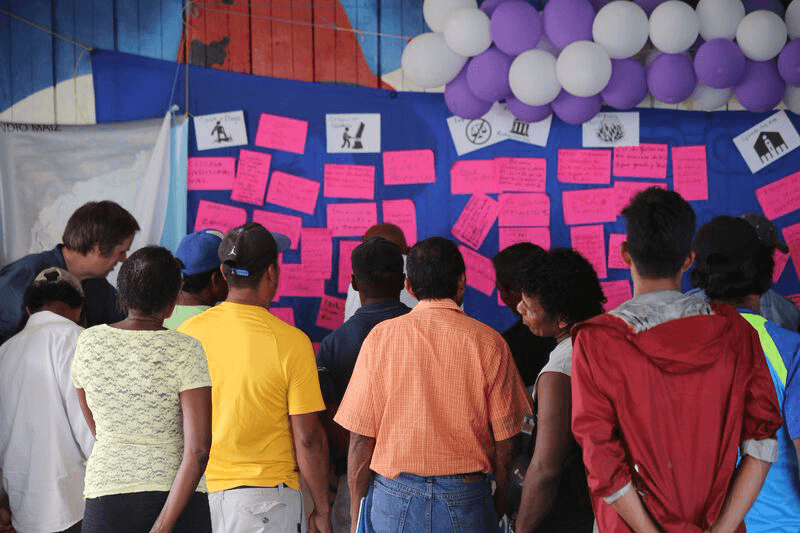 Volunteers at the Indio Maiz Workshop
